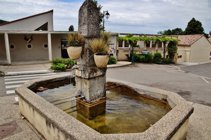 Fontaine - Châteaudouble