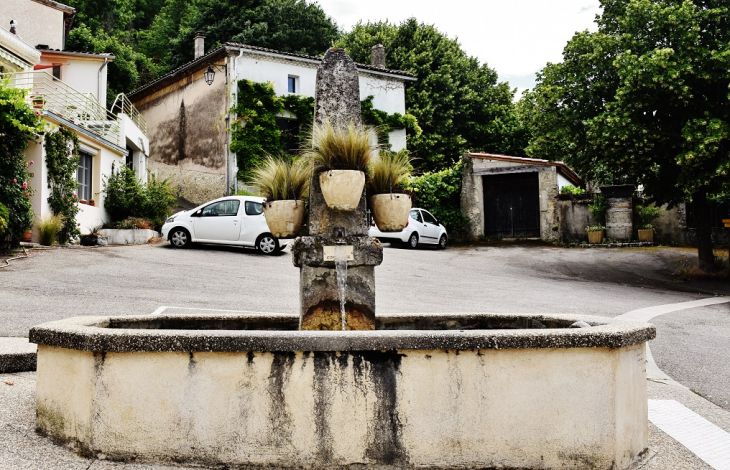 Fontaine - Châteaudouble