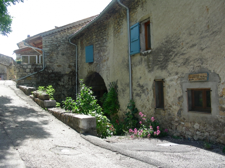 Le Village - Chauvac-Laux-Montaux