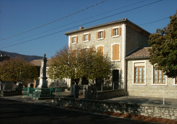 La mairie et les écoles - Condorcet