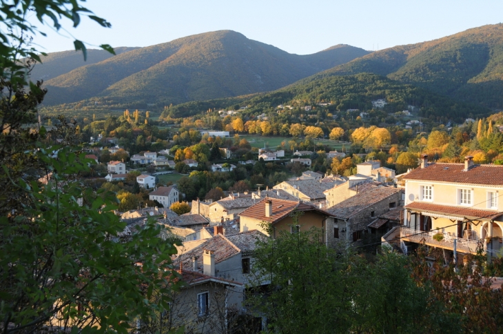 Vue de la totalité du village - Dieulefit