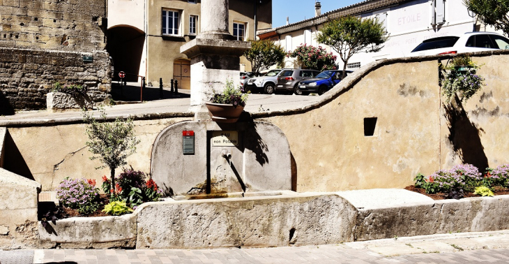 Fontaine - Étoile-sur-Rhône