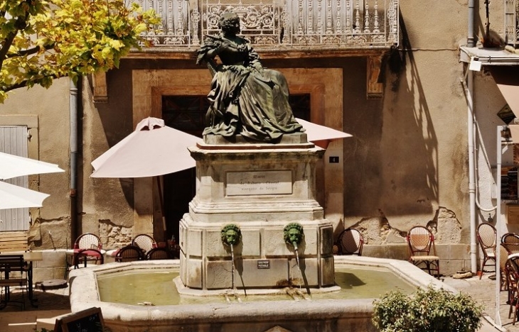 Fontaine ( Marquise-de-Sévigné ) - Grignan