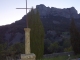 Calvaire devant l'eglise face aux Trois-Becs, le soir.