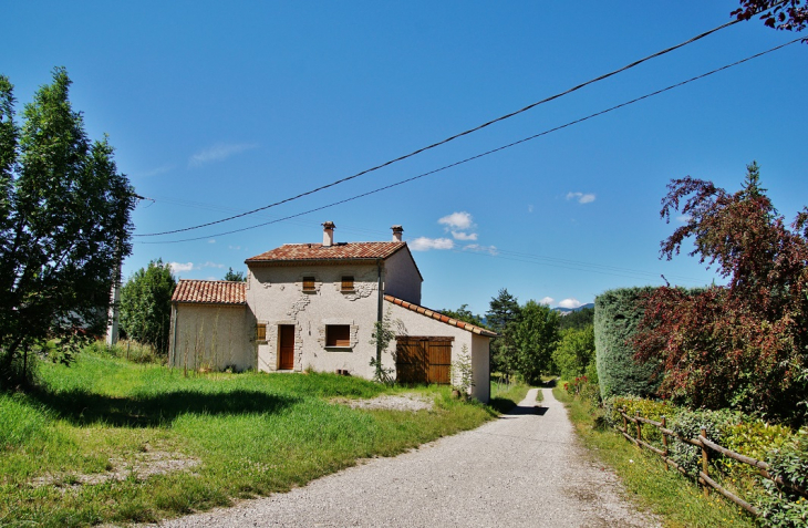 La Commune - Laval-d'Aix