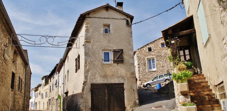 Le Village - Les Granges-Gontardes