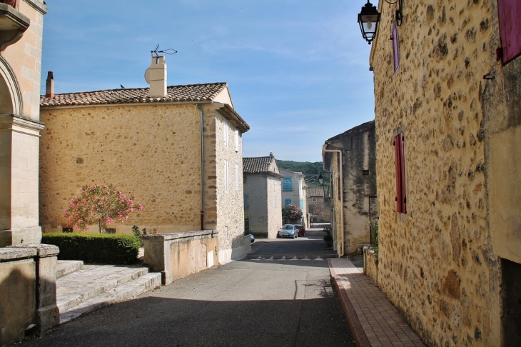 Le Village - Les Granges-Gontardes