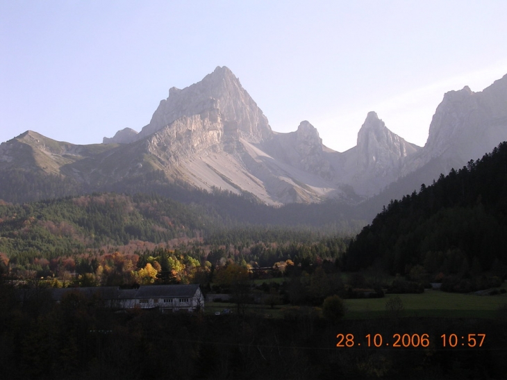 Les aiguilles vues depuis la RD 505 - Lus-la-Croix-Haute