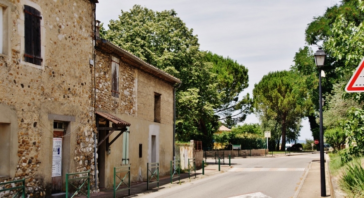 Le Village - Malataverne