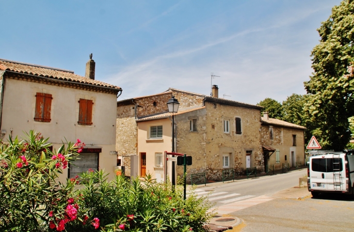 Le Village - Malataverne