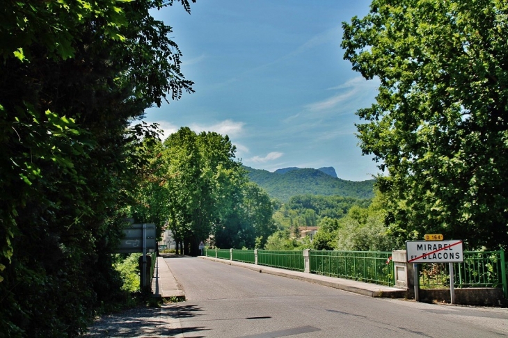 Le Village ( Pont sur La Drome ) - Mirabel-et-Blacons