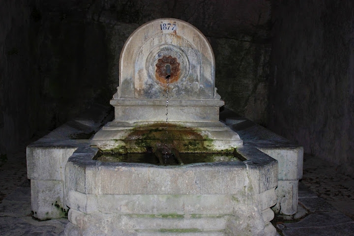 Fontaine à Mollans sur Ouvèze - Mollans-sur-Ouvèze