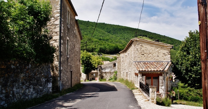 Le Village - Montjoux