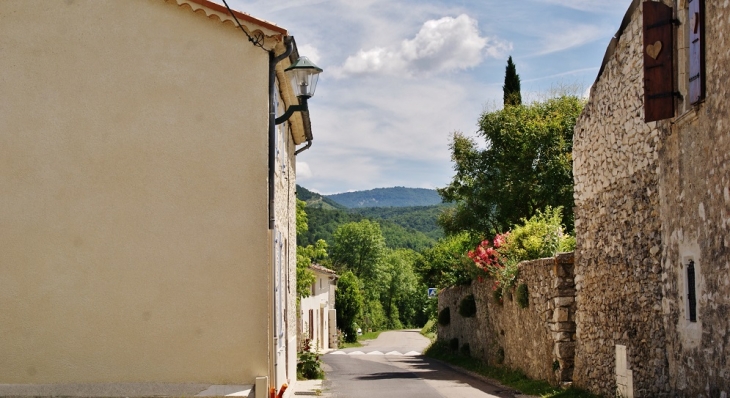 Le Village - Montjoux