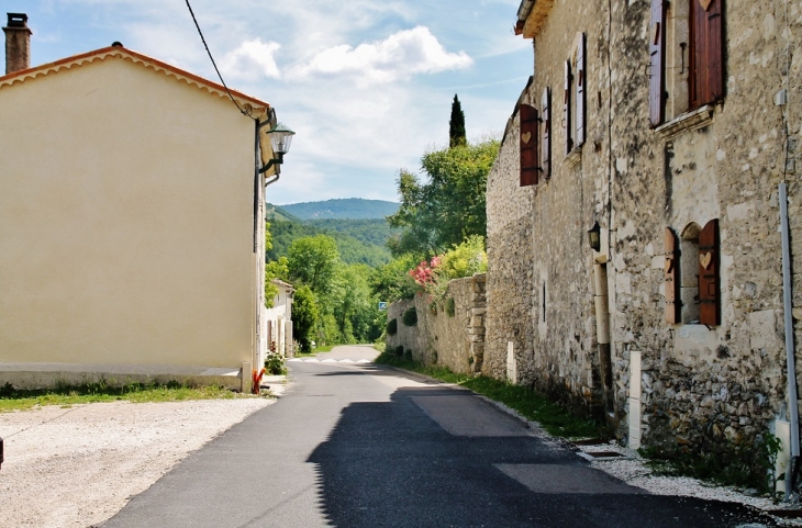 Le Village - Montjoux