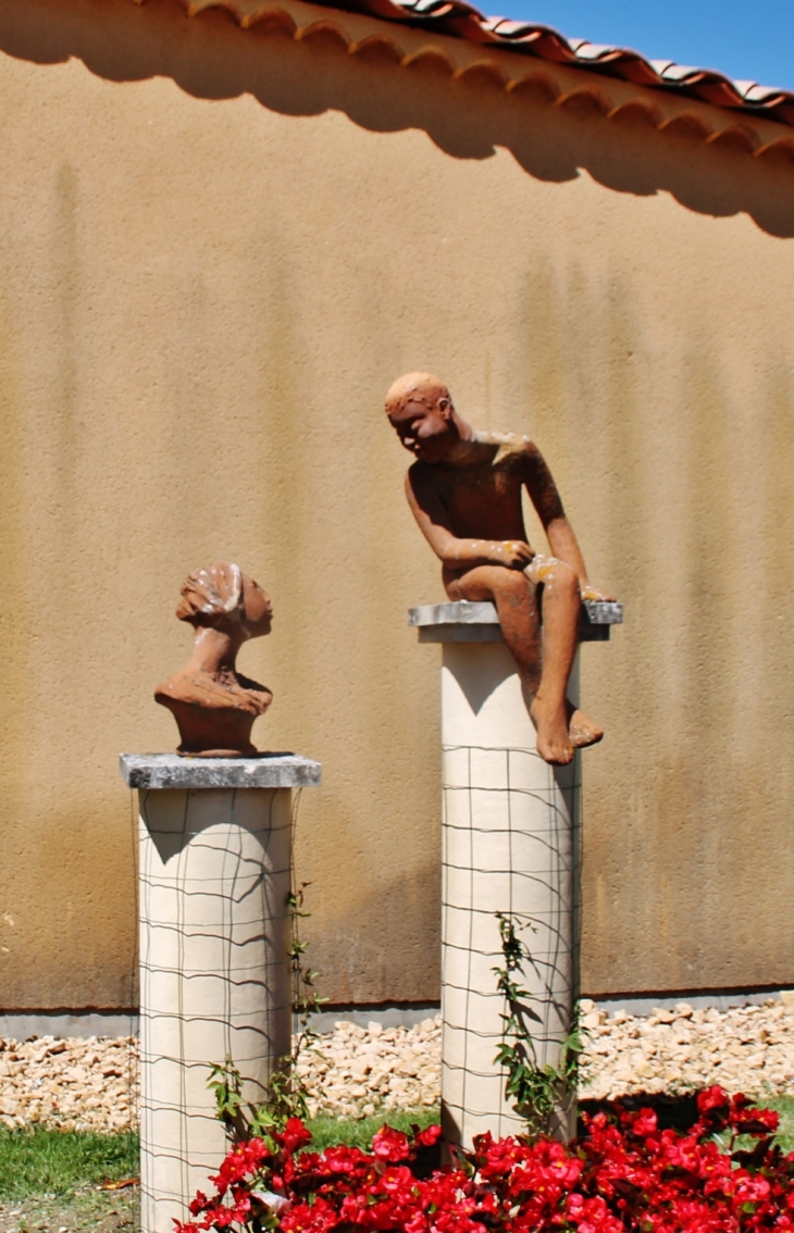 La Mairie ( Sculptures ) - Montségur-sur-Lauzon