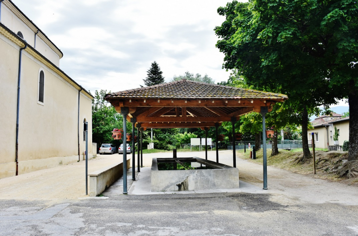 Le Lavoir - Montvendre