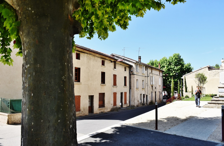 La Commune - Mours-Saint-Eusèbe