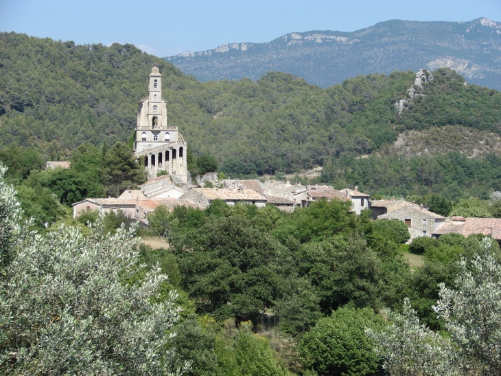 Une vue du village - Pierrelongue