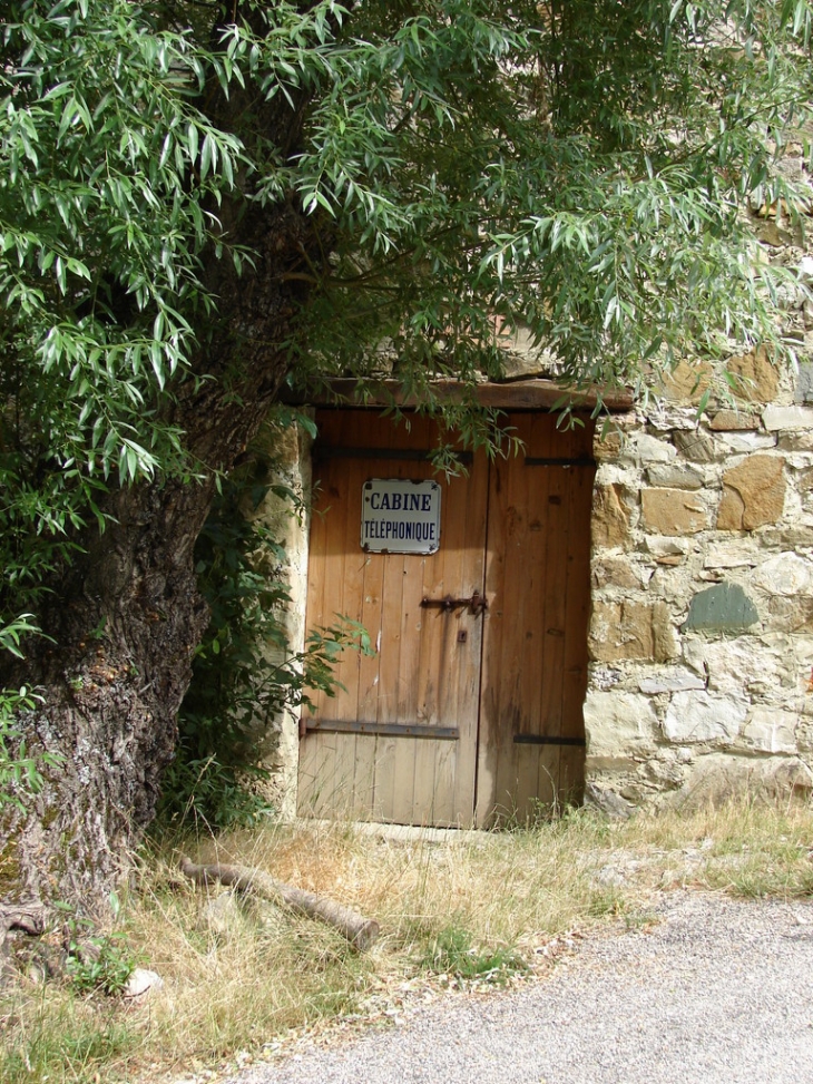 Curieuse, la cabine téléphonique ! - Pommerol