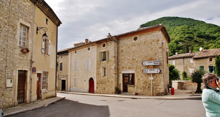 Le Village - Pont-de-Barret