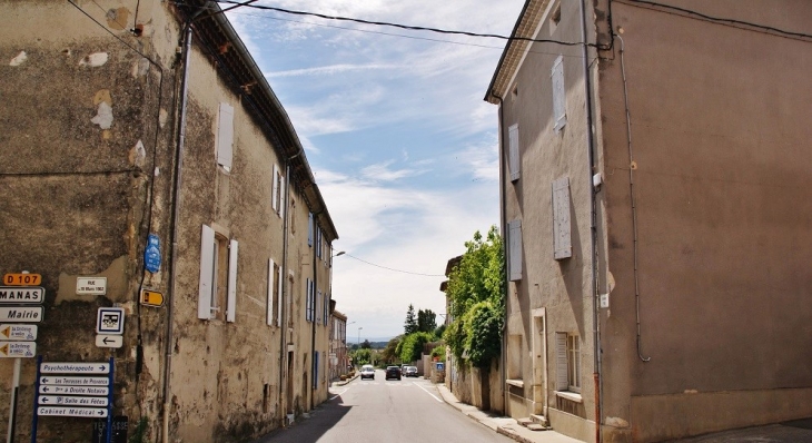 Le Village - Puy-Saint-Martin