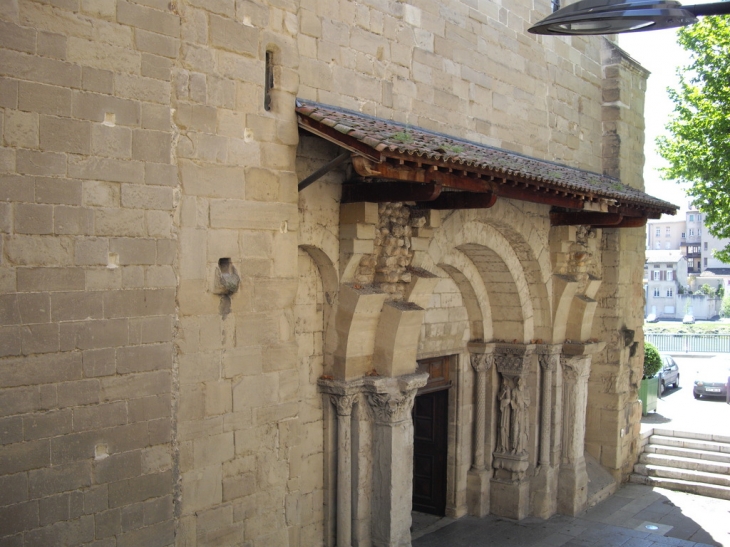 Parvis de la Collégiale Saint Barnard - Romans-sur-Isère