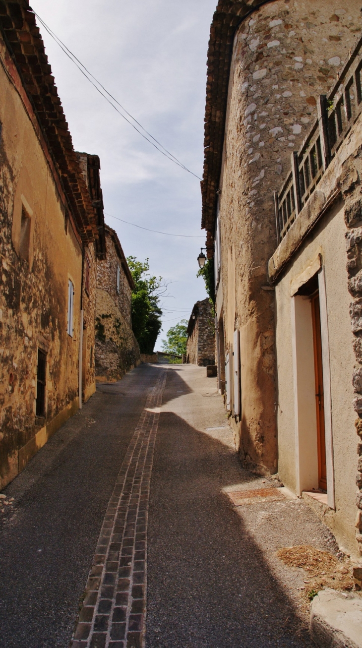 Le Village - Roussas