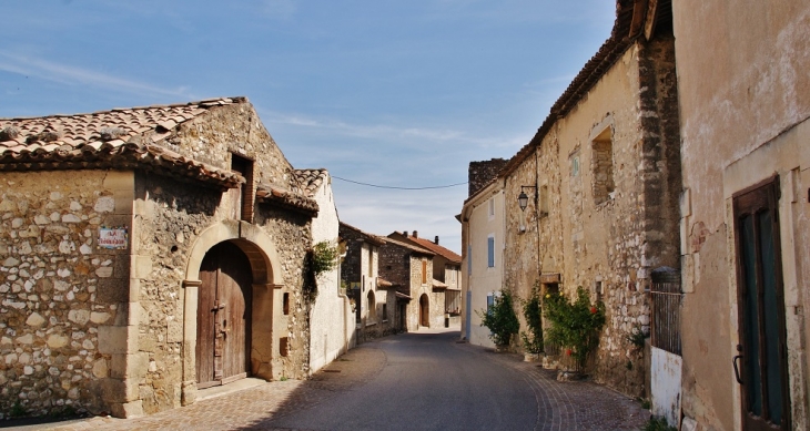 Le Village - Roussas