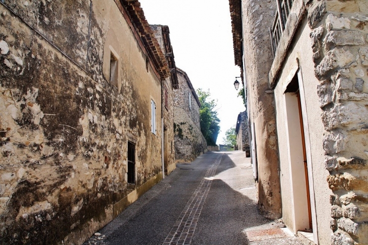 Le Village - Roussas