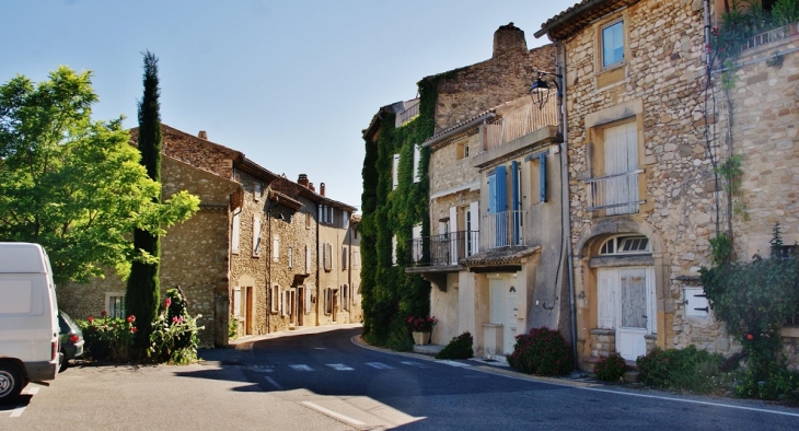 Le Village - Rousset-les-Vignes