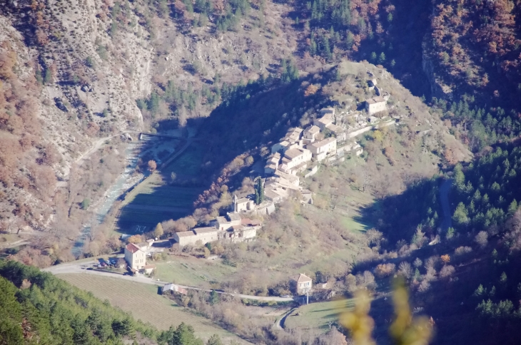 Le village vu d'en haut... - Saint-Benoit-en-Diois