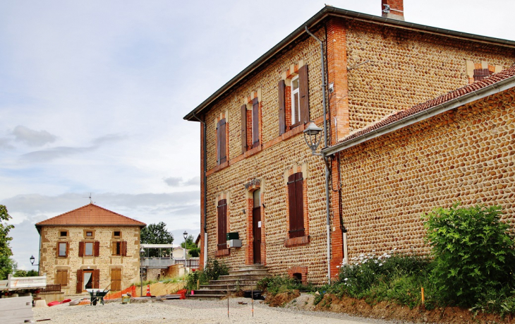 La Commune - Saint-Laurent-d'Onay