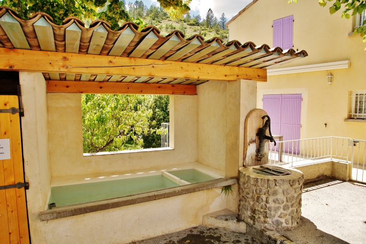 Le Lavoir - Saint-Nazaire-le-Désert