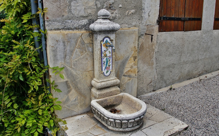 Fontaine - Saint-Nazaire-le-Désert