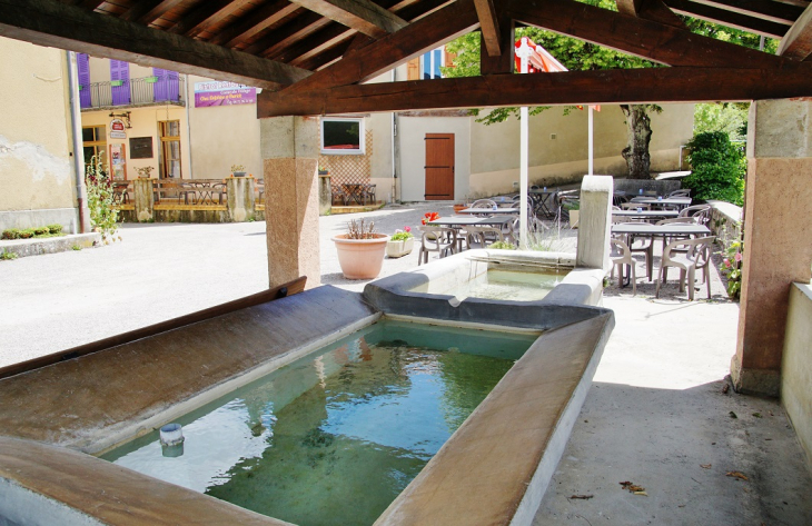 Lavoir - Saint-Nazaire-le-Désert