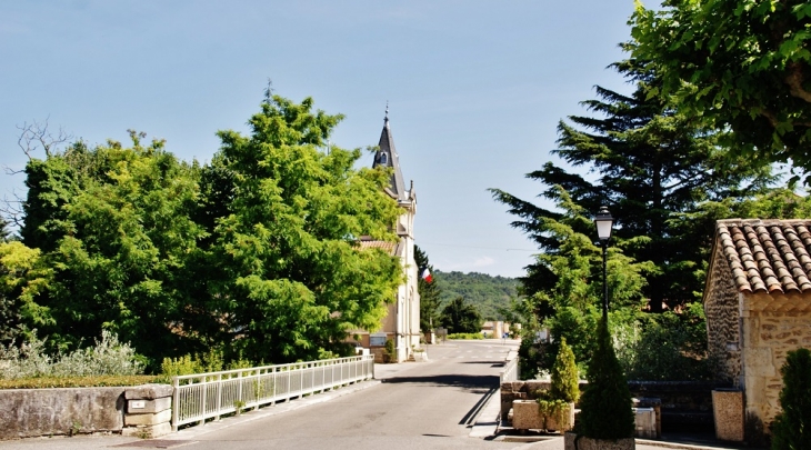 Le Village - Saint-Pantaléon-les-Vignes