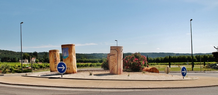 Rond-Point - Saint-Pantaléon-les-Vignes