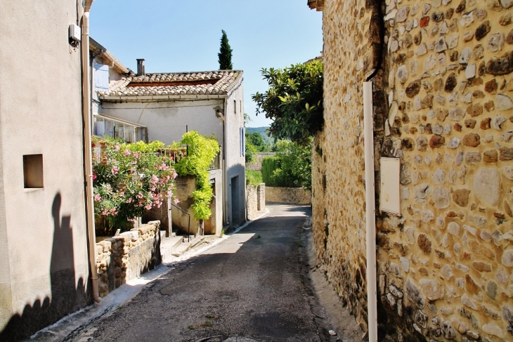 Le Village - Saint-Pantaléon-les-Vignes