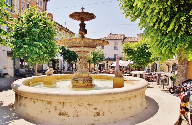 Fontaine - Saint-Paul-Trois-Châteaux