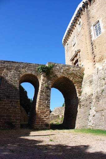 Le château de Suze la Rousse - Suze-la-Rousse