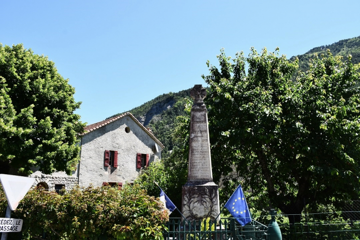 Monument-aux-Morts - Treschenu-Creyers