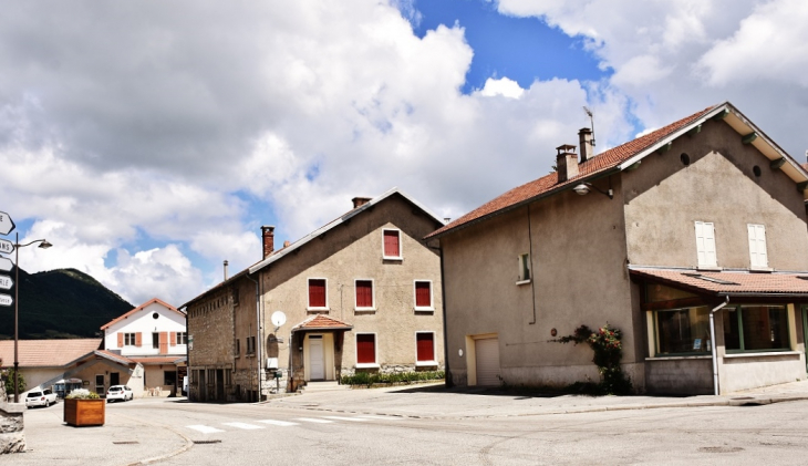 Photo à Vassieux-en-Vercors (26420) : La Commune - Vassieux-en-Vercors ...