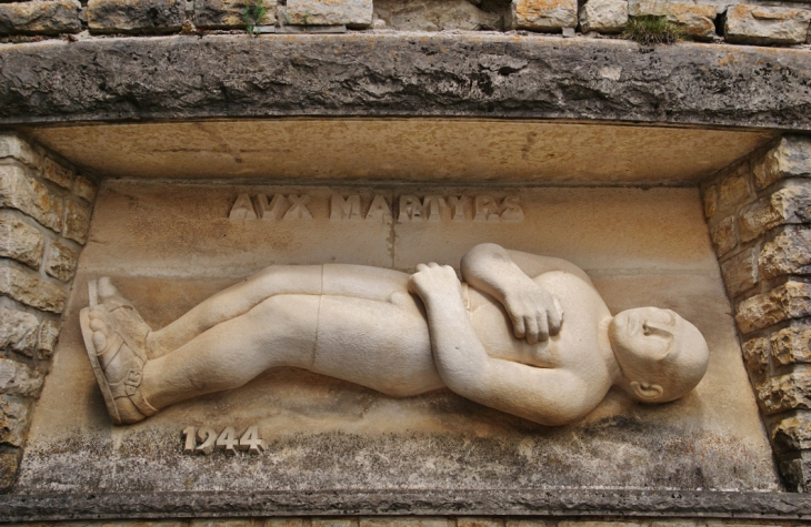 Monument-aux-Morts ( Détail ) - Vassieux-en-Vercors