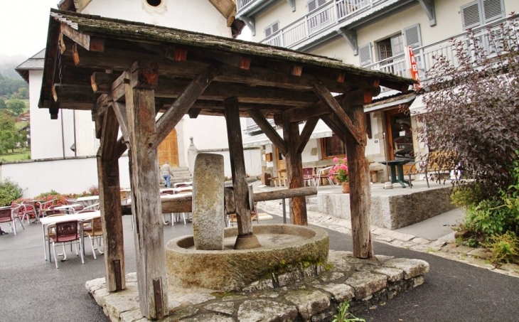 Meule appelée Kanche pour écraser les pommes a Cidre - Cordon