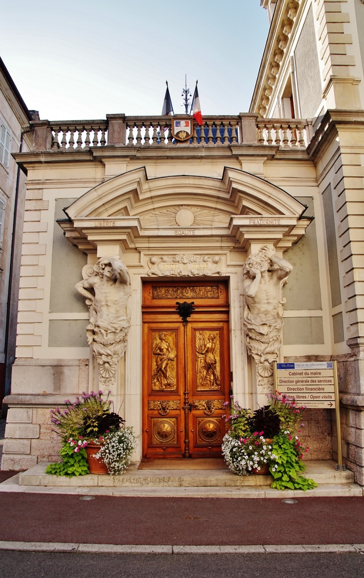 Porte d'entrée de l'Hotel-de-Ville - Évian-les-Bains