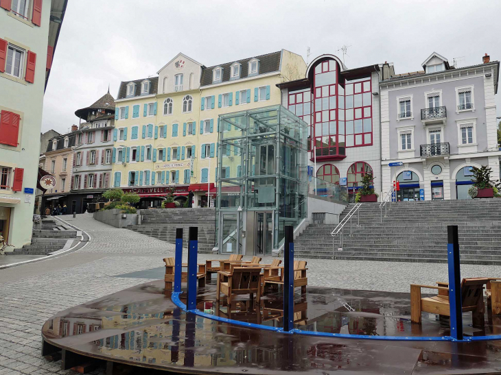 La place Charles de Gaulle - Évian-les-Bains