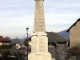 Photo suivante de Héry-sur-Alby monument aux morts au centre du village