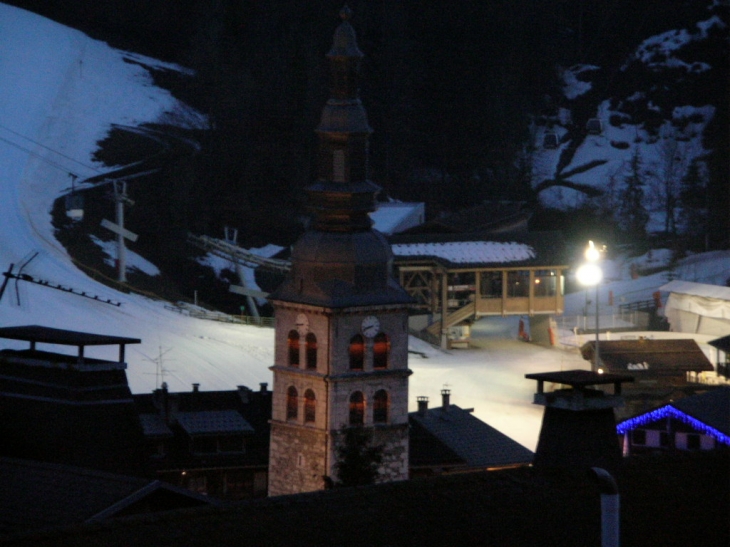 Le clocher - et le centre de nuit - La Clusaz