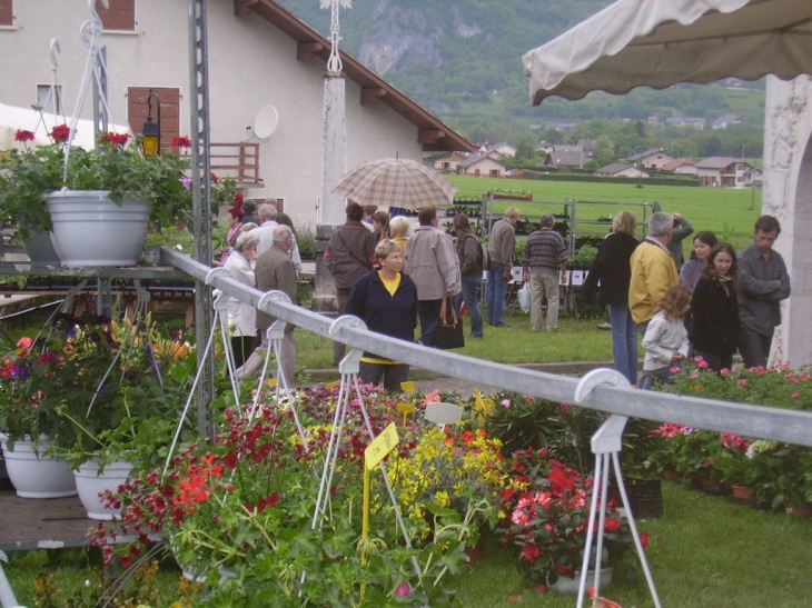 Marché aux fleurs chaque 08 mai - Lornay